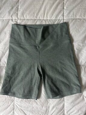 Vuori High-Rise Bike Shorts in Heather Sage